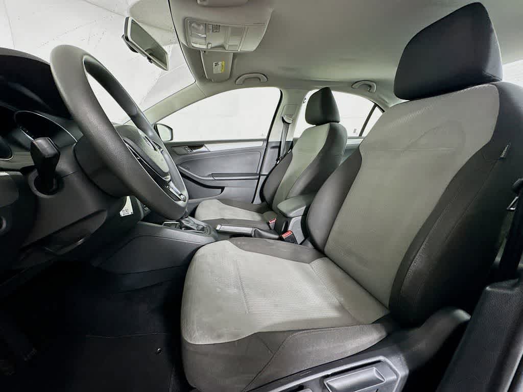 Thumbnail: 2018 Volkswagen Jetta - 12