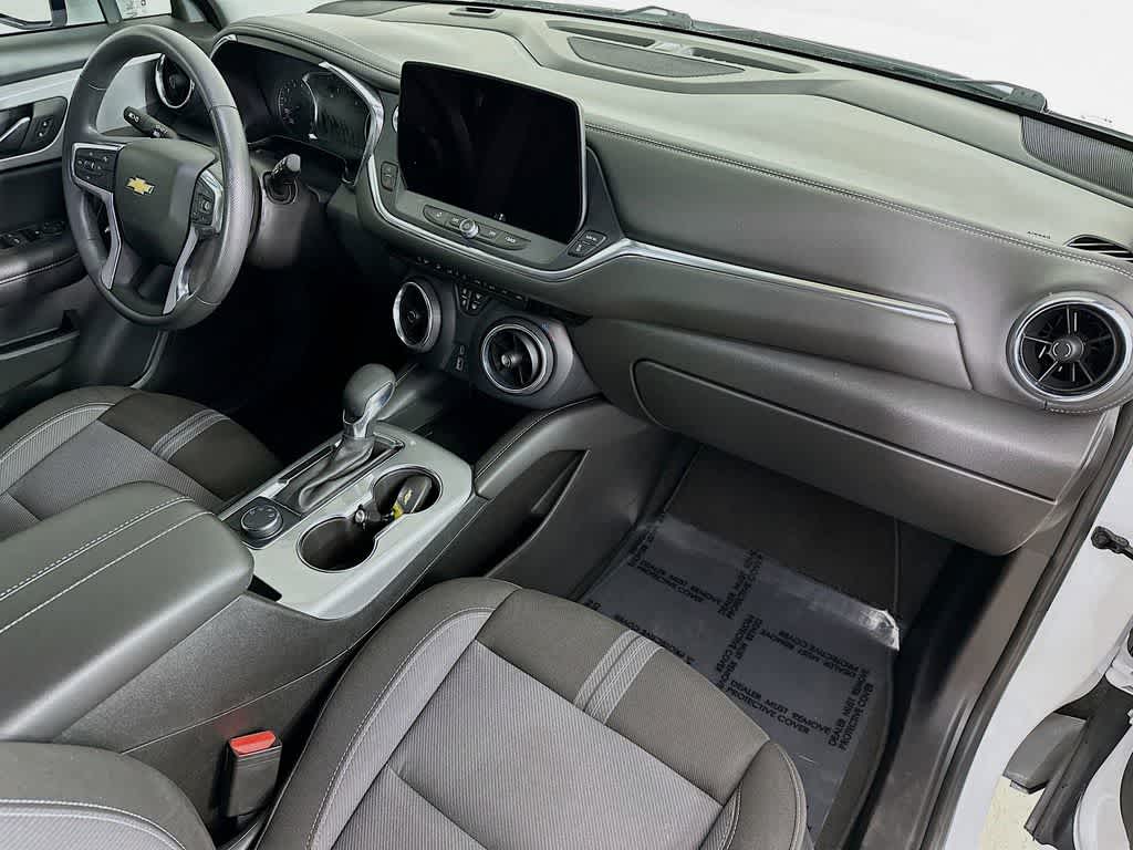 Thumbnail: 2023 Chevrolet Blazer - 32