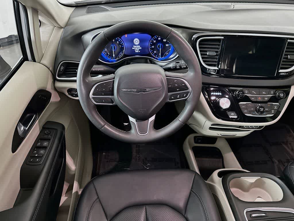 Thumbnail: 2024 Chrysler Pacifica - 10