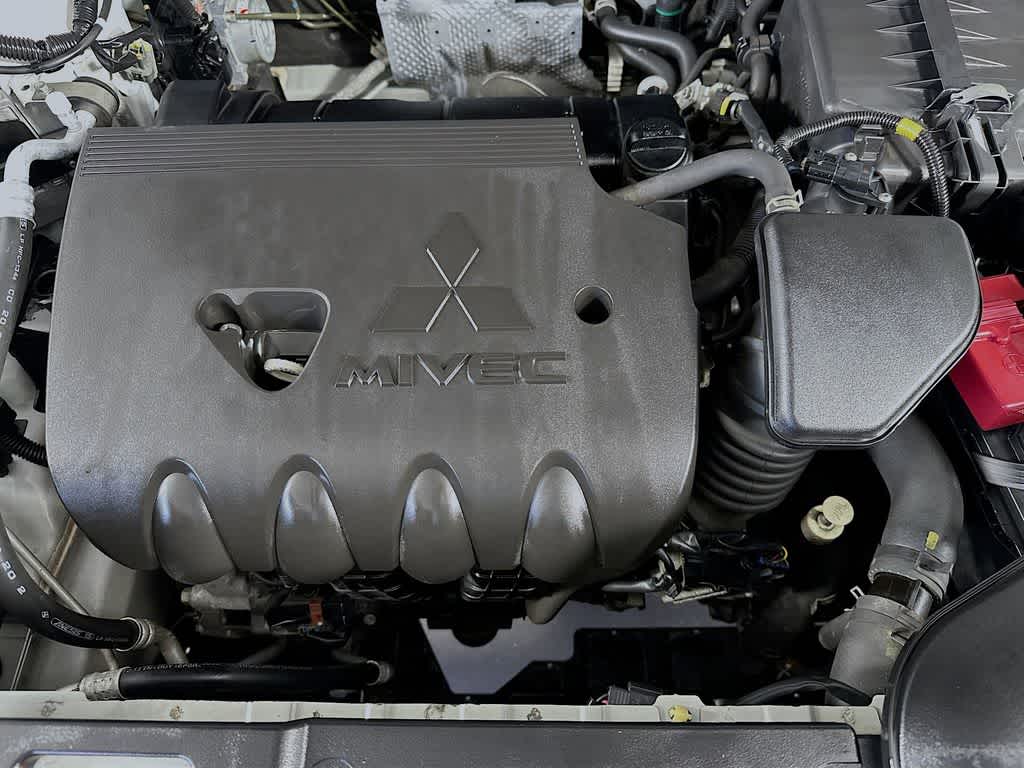 Thumbnail: 2014 Mitsubishi Outlander - 9