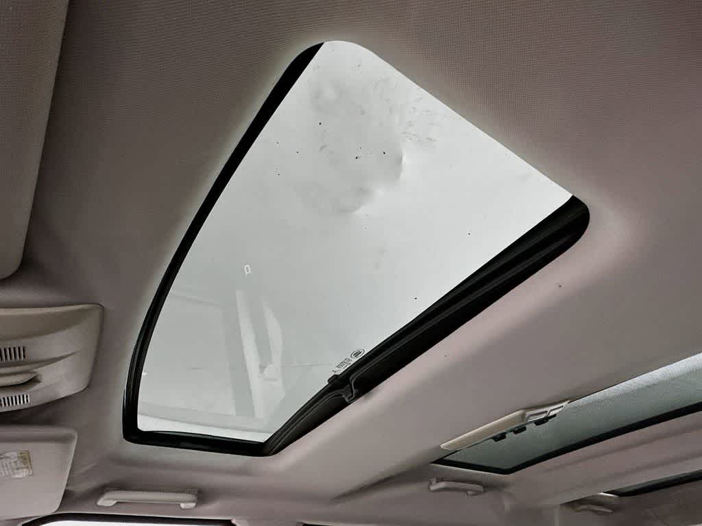 Thumbnail: 2015 Land Rover LR4 - 33