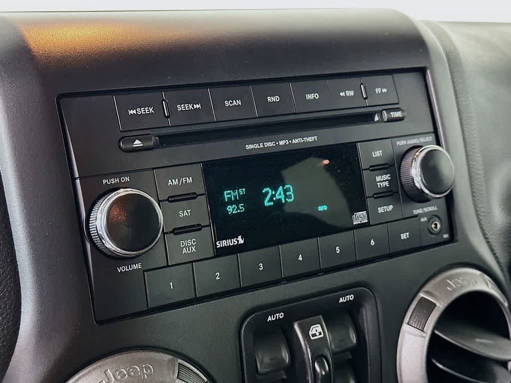 Thumbnail: 2015 Jeep Wrangler - 16