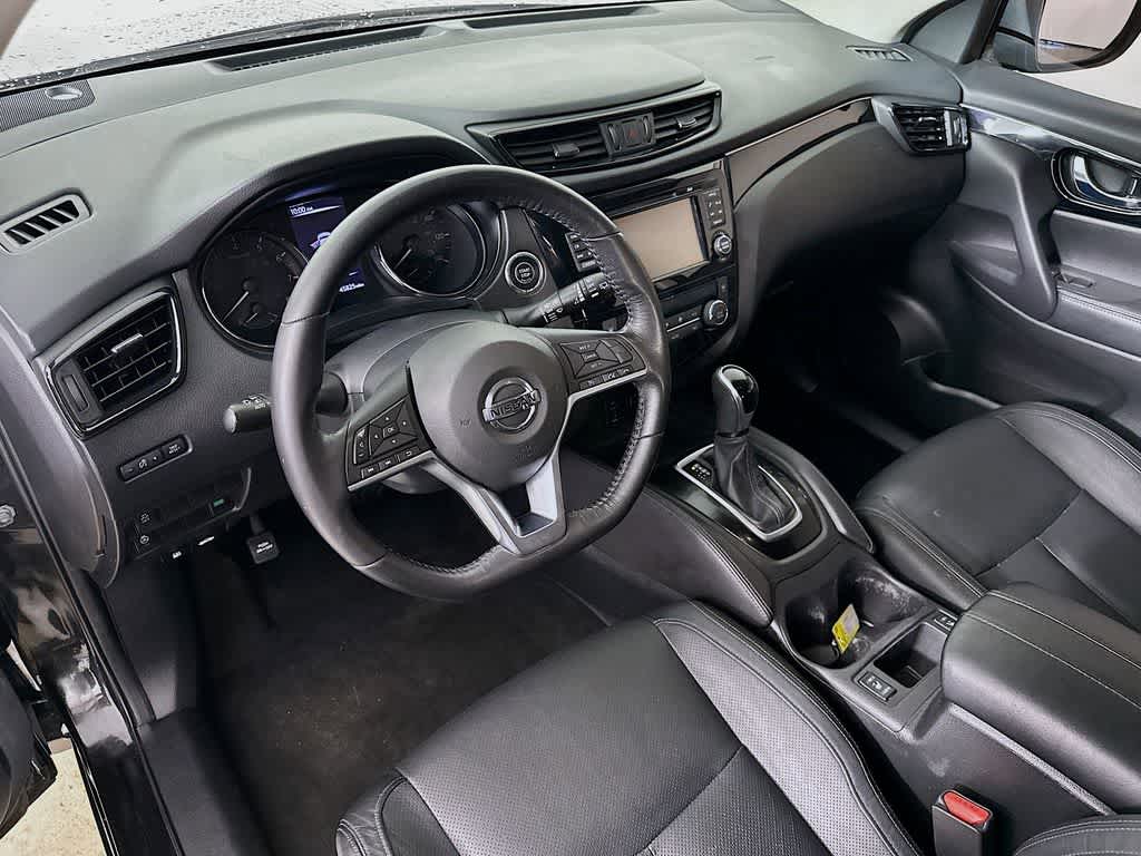 Thumbnail: 2017 Nissan Rogue Sport - 2