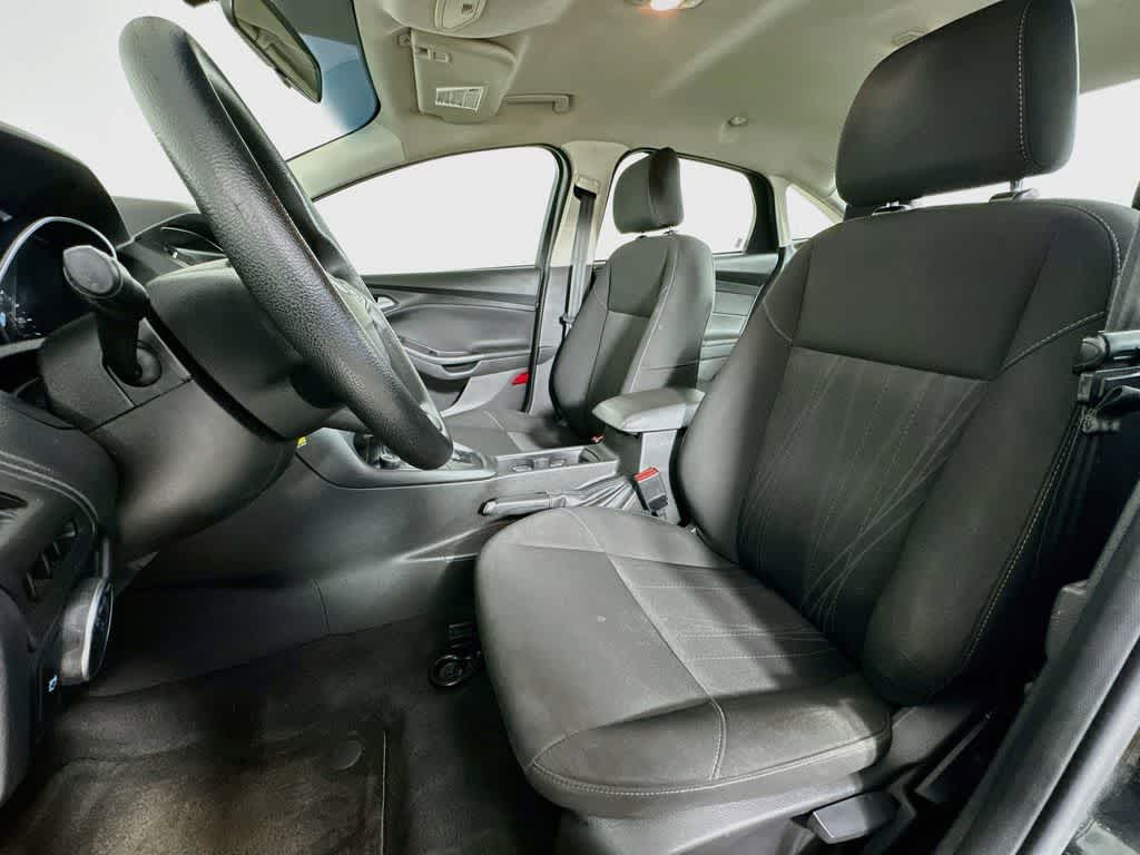 Thumbnail: 2015 Ford Focus - 12
