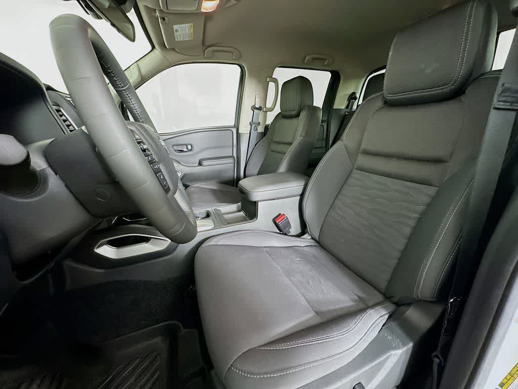 Thumbnail: 2024 Nissan Frontier - 11