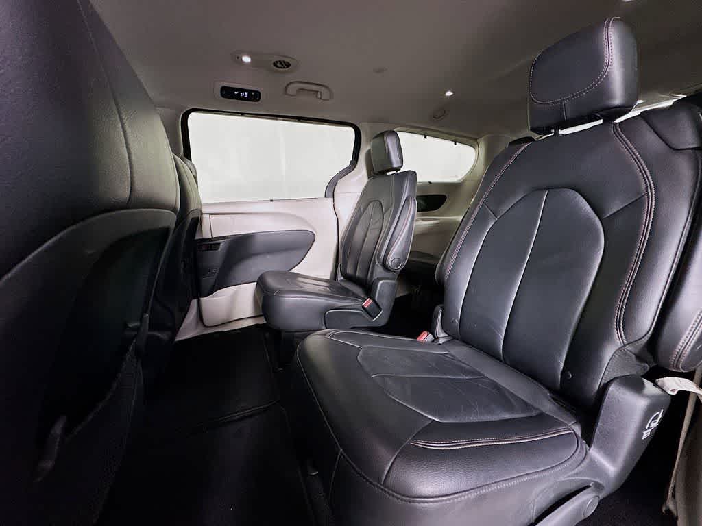 Thumbnail: 2017 Chrysler Pacifica - 14