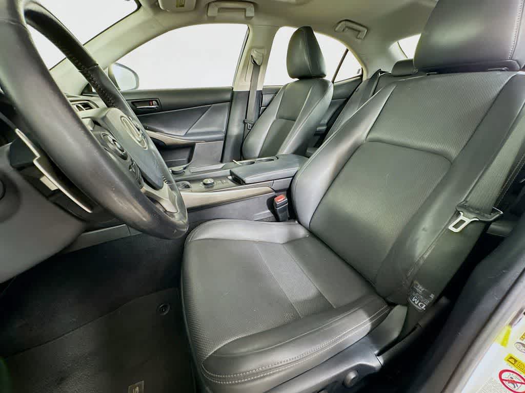 2016 Lexus IS 200t 12