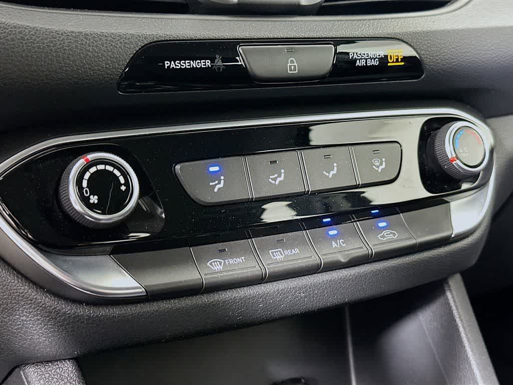 Thumbnail: 2018 Hyundai Elantra - 17