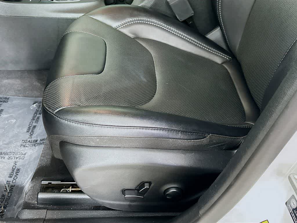 Thumbnail: 2023 Jeep Cherokee - 31