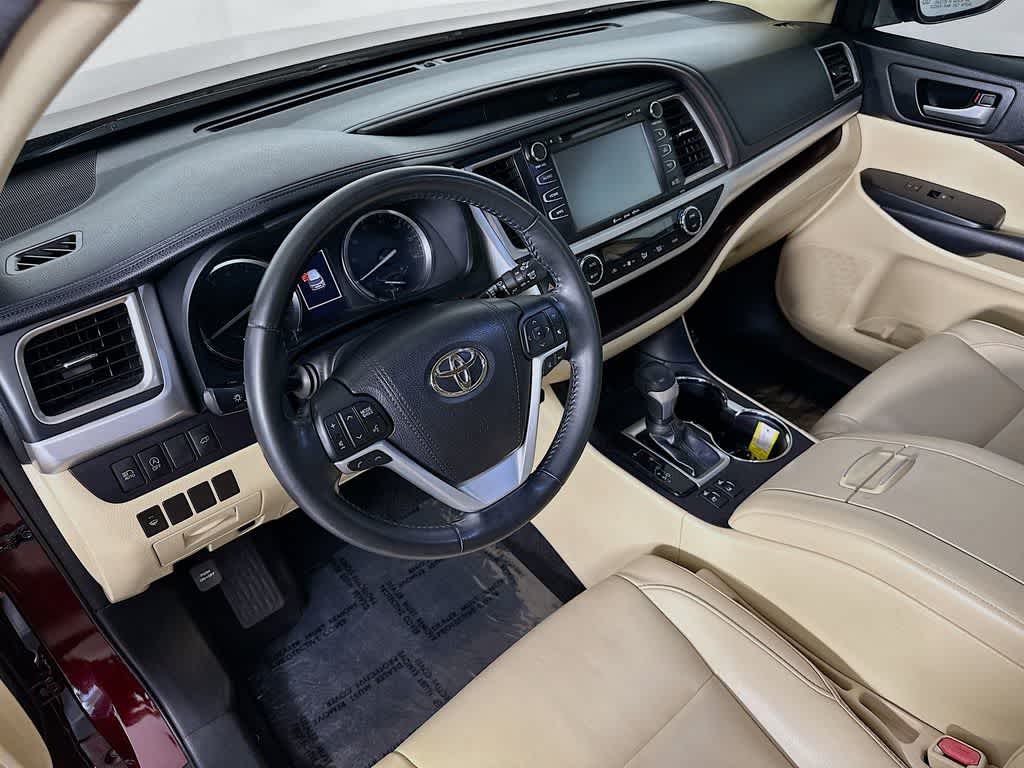 Thumbnail: 2018 Toyota Highlander - 2