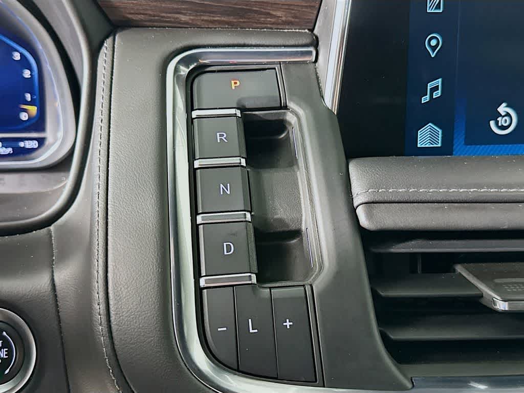 2023 Chevrolet Suburban LT 19