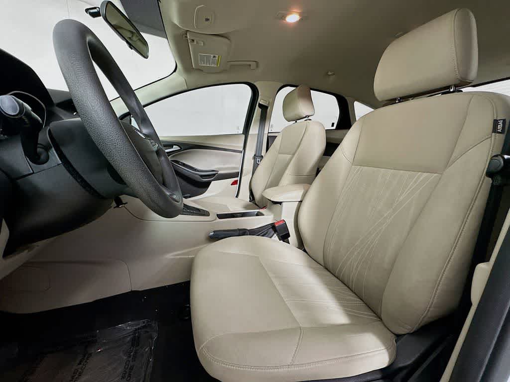 Thumbnail: 2016 Ford Focus - 12