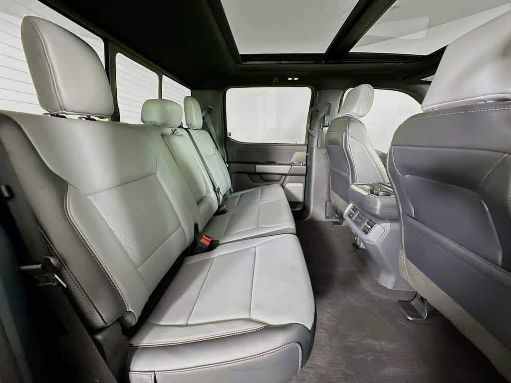 2025 Ford F-150 Lightning Lariat 32