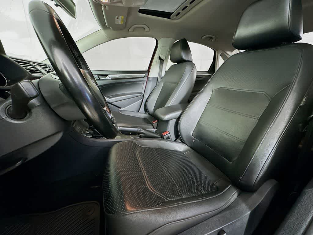 Thumbnail: 2016 Volkswagen Passat - 12