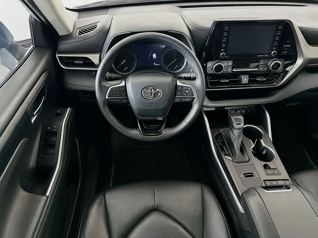 Thumbnail: 2020 Toyota Highlander - 10