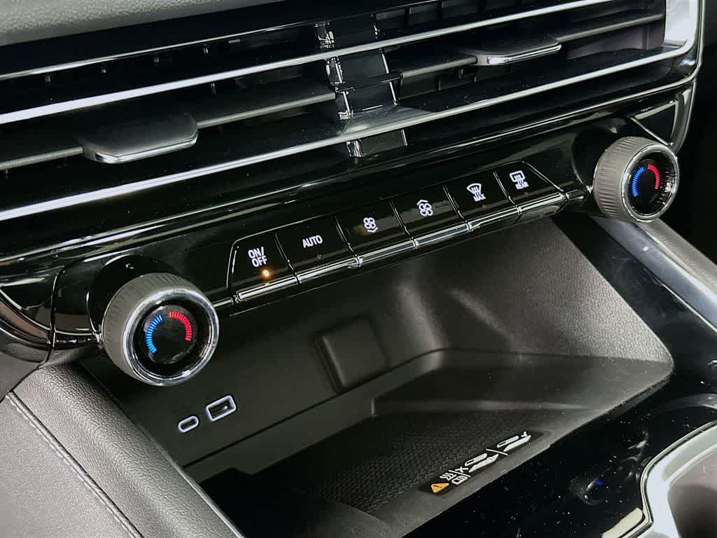 Thumbnail: 2025 Chevrolet Traverse - 18