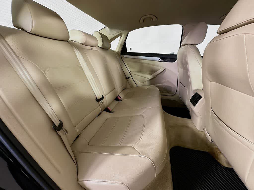 Thumbnail: 2013 Volkswagen Passat - 30