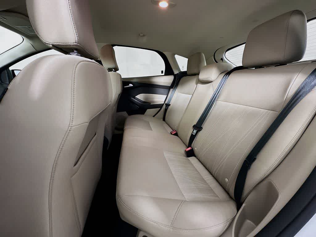 Thumbnail: 2016 Ford Focus - 13