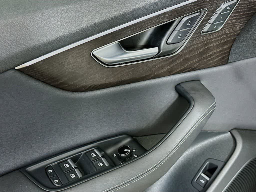 Thumbnail: 2023 Audi Q8 - 30