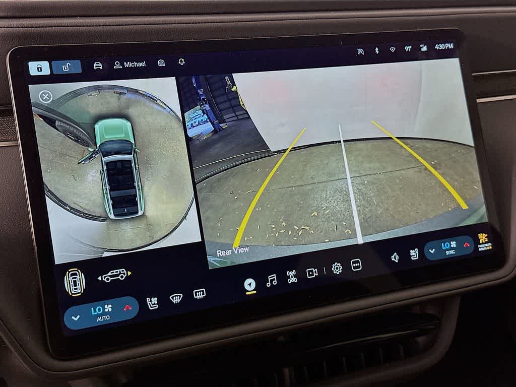 Thumbnail: 2025 Rivian R1S - 26