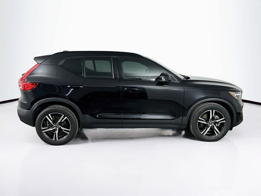 Thumbnail: 2023 Volvo XC40 - 25