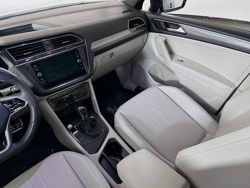 Thumbnail: 2023 Volkswagen Tiguan - 11