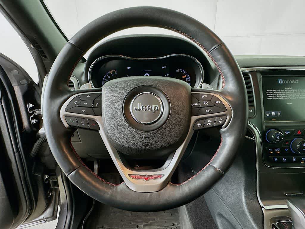 Thumbnail: 2017 Jeep Grand Cherokee - 16