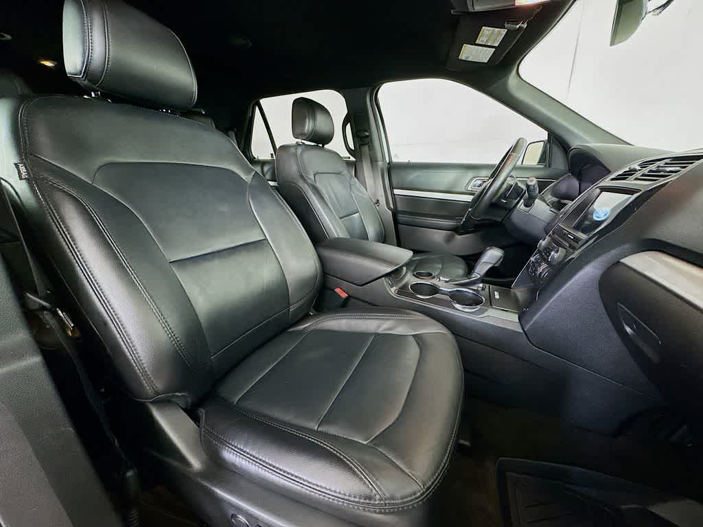 Thumbnail: 2017 Ford Explorer - 15
