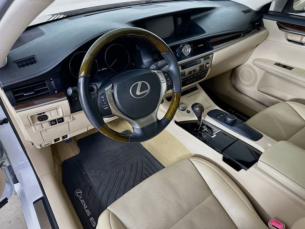 Thumbnail: 2015 Lexus ES - 2