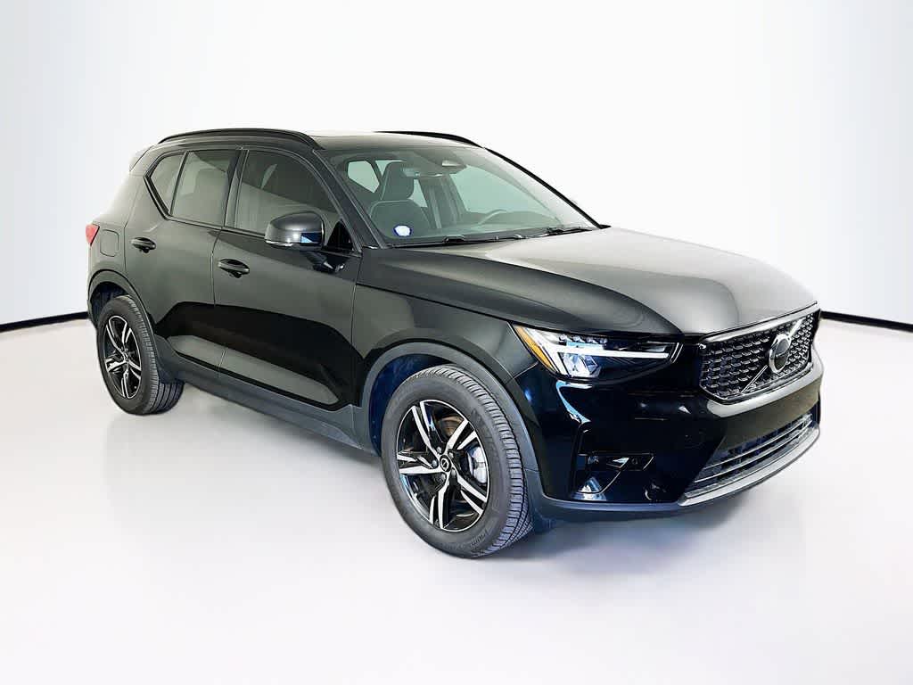Thumbnail: 2023 Volvo XC40 - 23