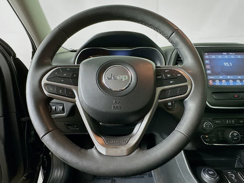 Thumbnail: 2022 Jeep Cherokee - 16