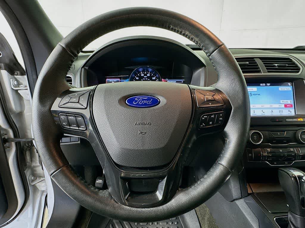Thumbnail: 2017 Ford Explorer - 16