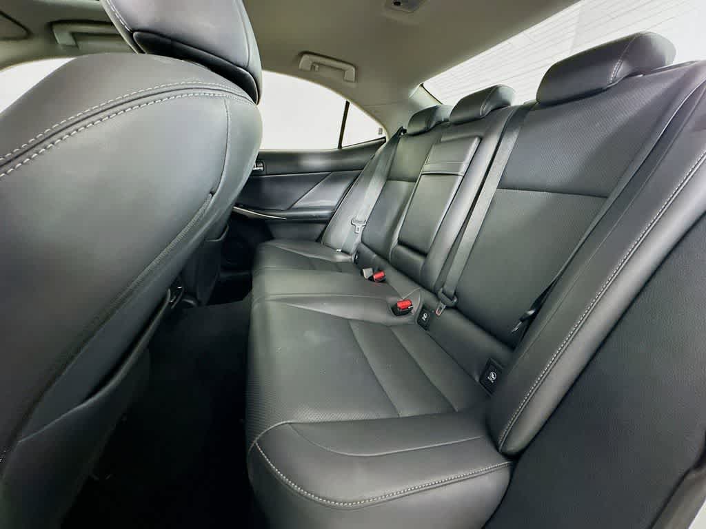 2016 Lexus IS 200t 14