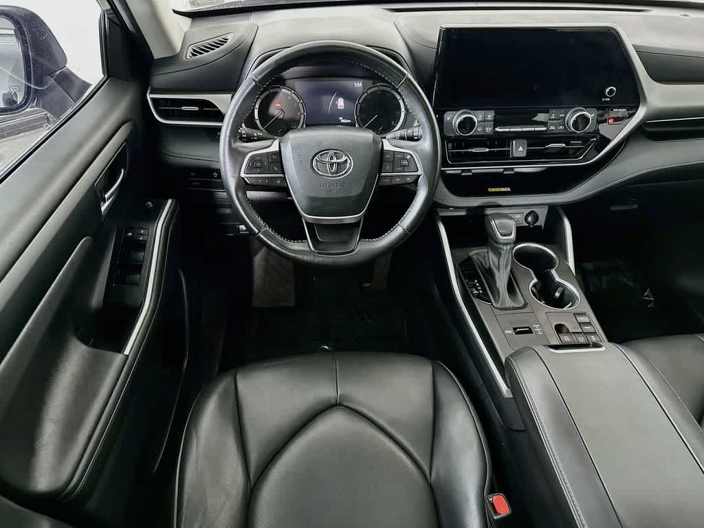 Thumbnail: 2023 Toyota Highlander - 10