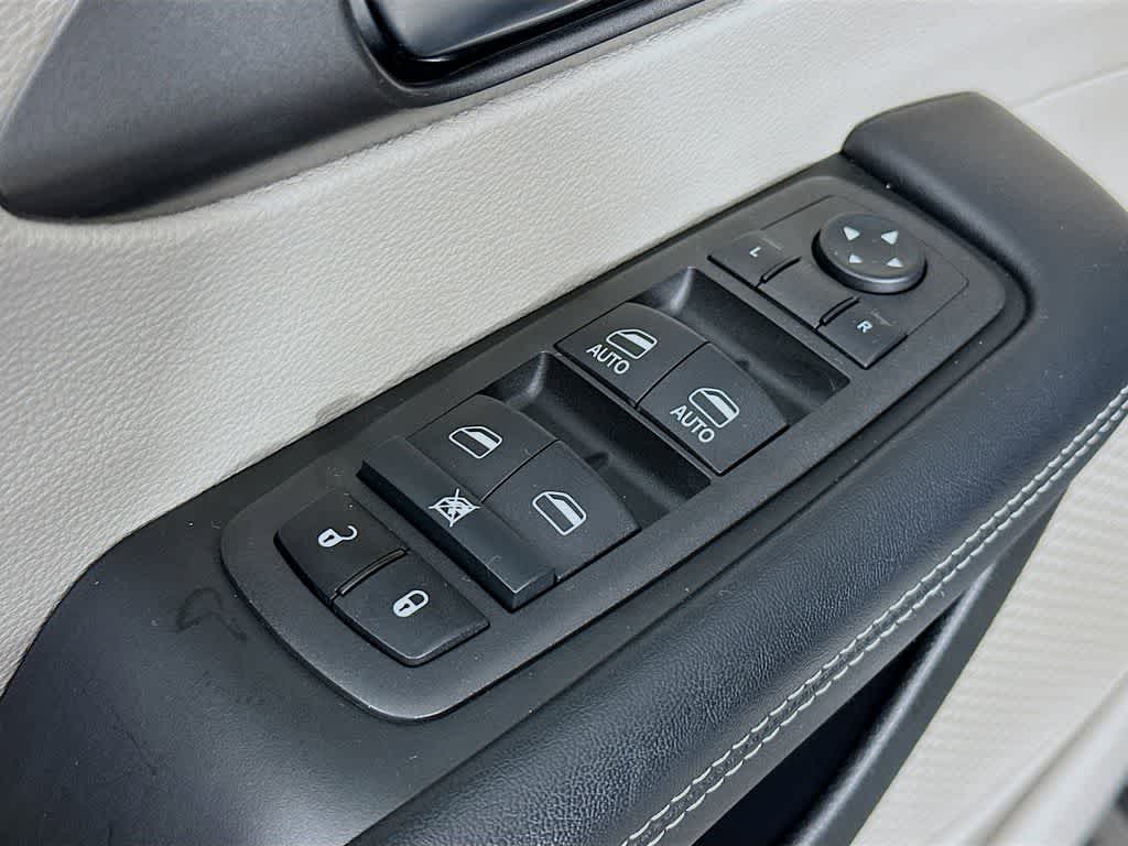 Thumbnail: 2022 Chrysler Pacifica - 29