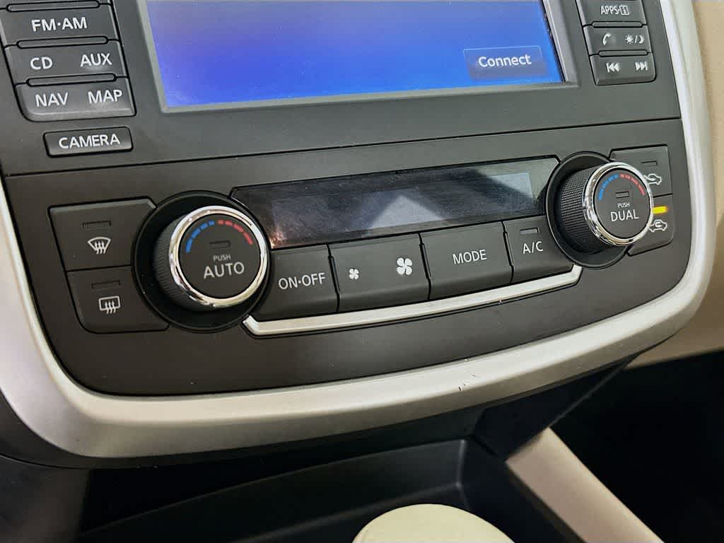 Thumbnail: 2017 Nissan Altima - 18