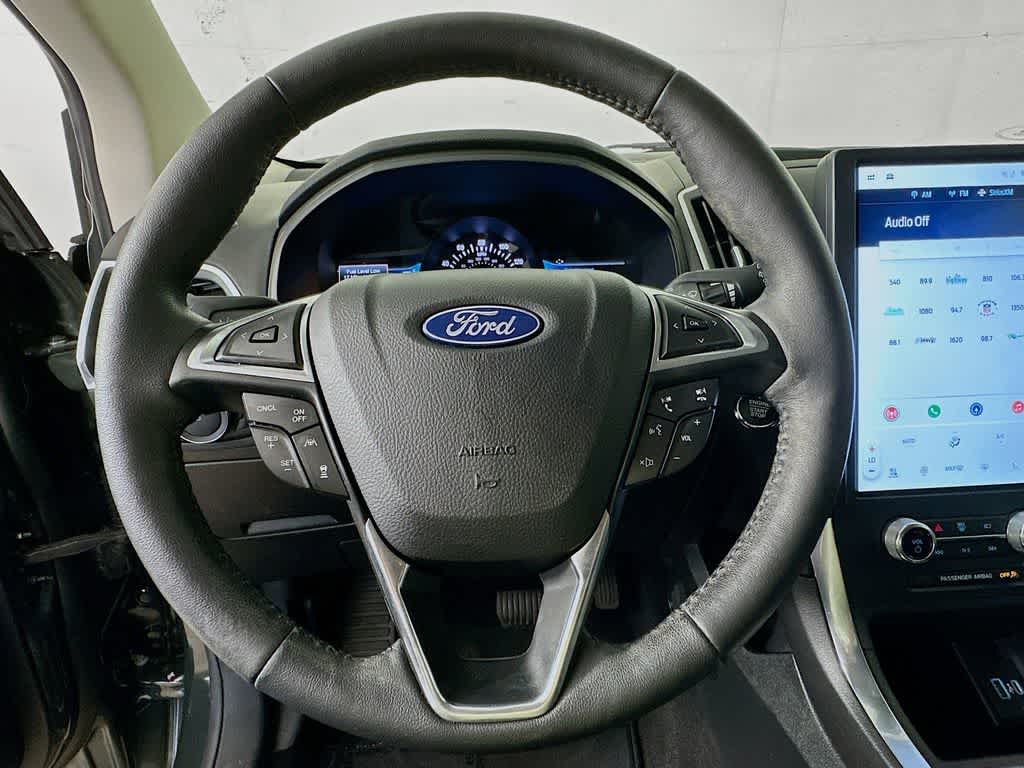 Thumbnail: 2022 Ford Edge - 16