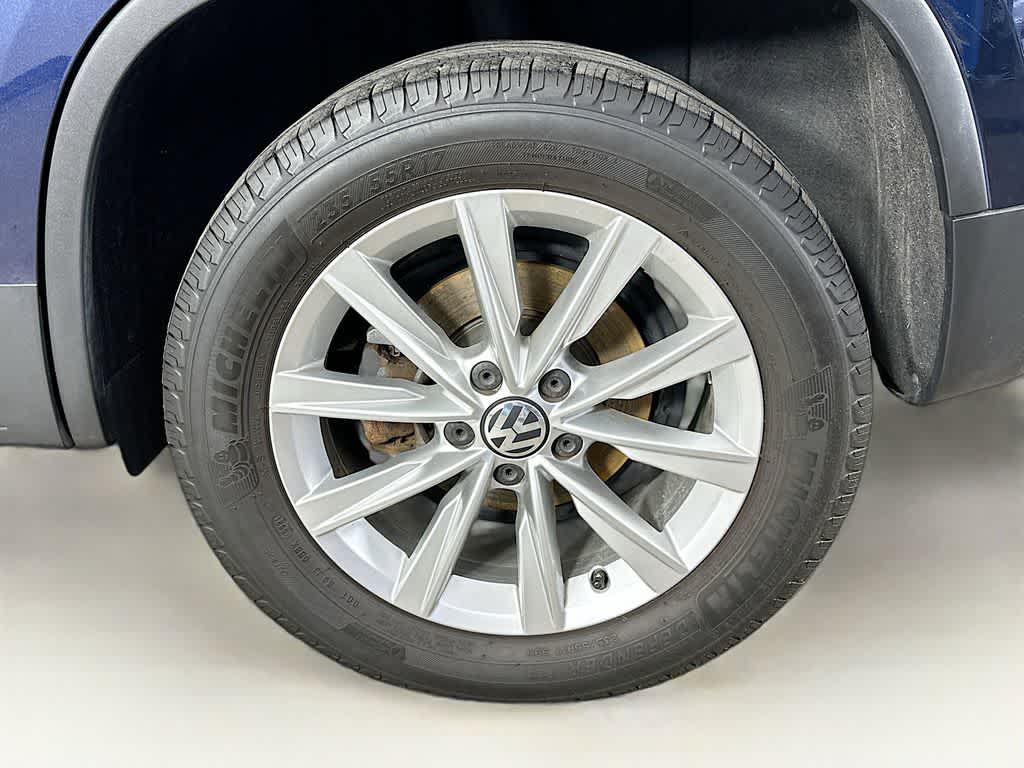 Thumbnail: 2015 Volkswagen Tiguan - 8