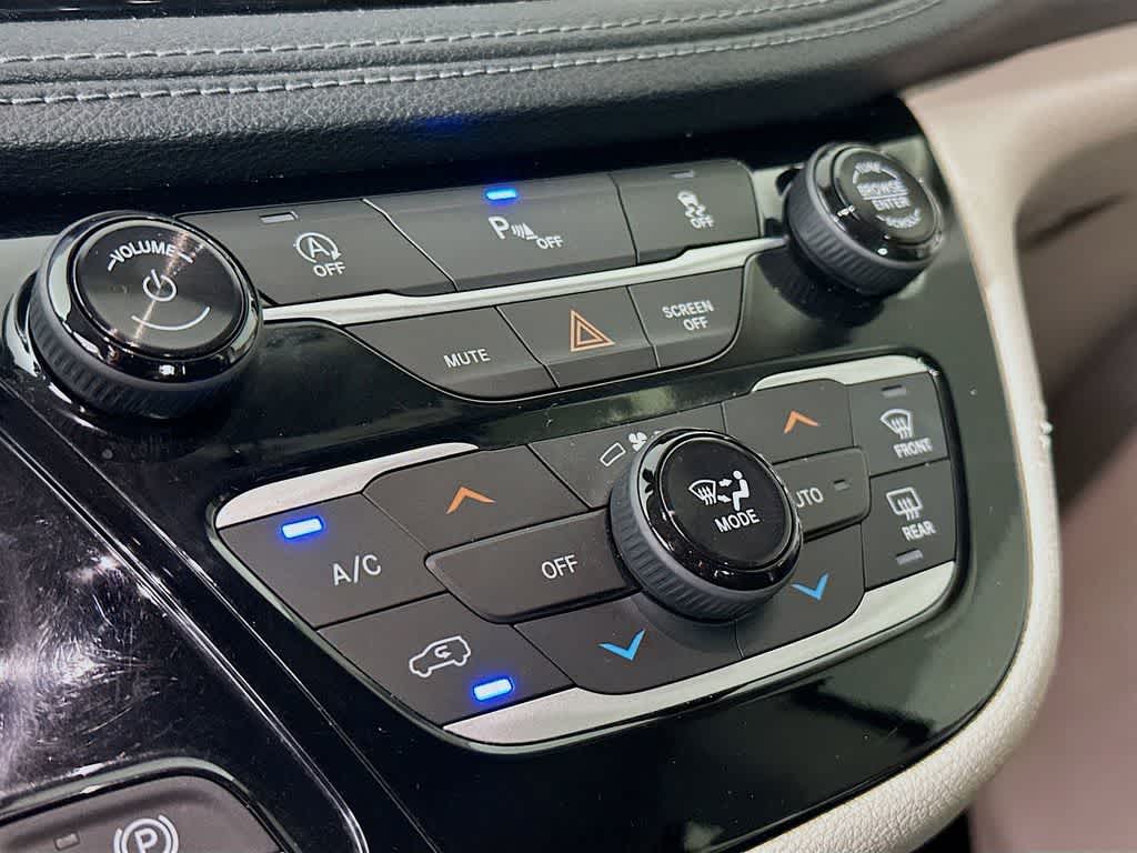 Thumbnail: 2019 Chrysler Pacifica - 18