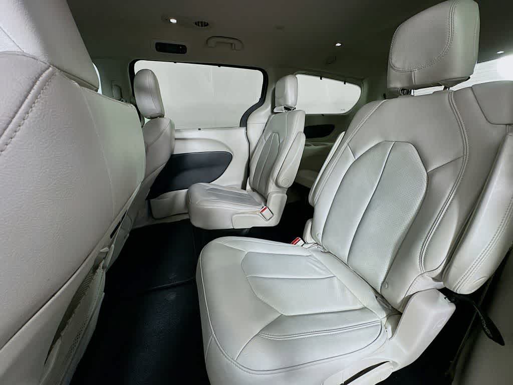 2021 Chrysler Pacifica Touring L 14