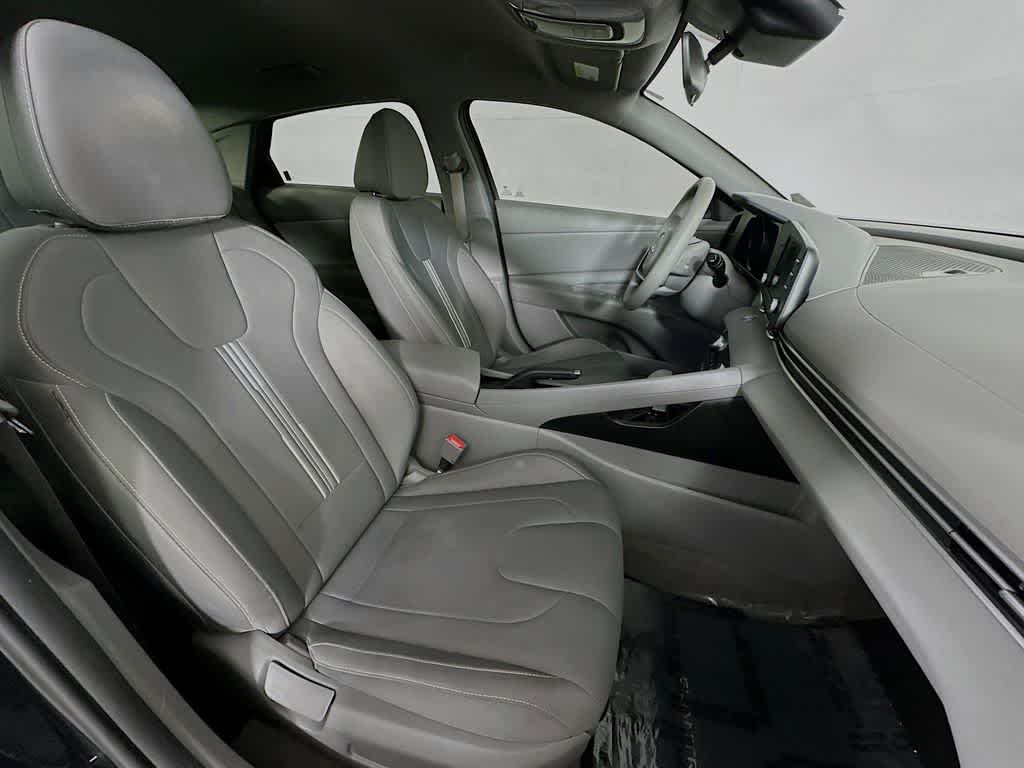 Thumbnail: 2022 Hyundai Elantra - 12