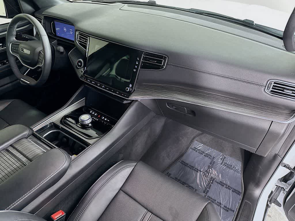 Thumbnail: 2023 Jeep Wagoneer - 34