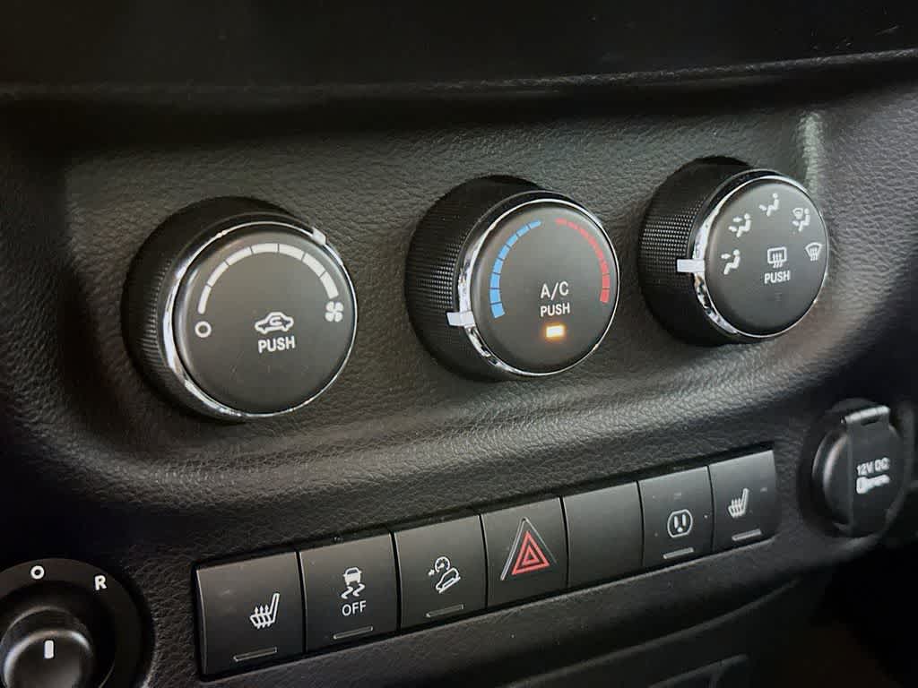 Thumbnail: 2014 Jeep Wrangler - 17