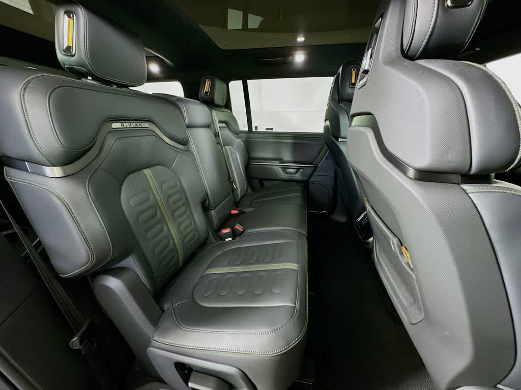 Thumbnail: 2025 Rivian R1S - 30