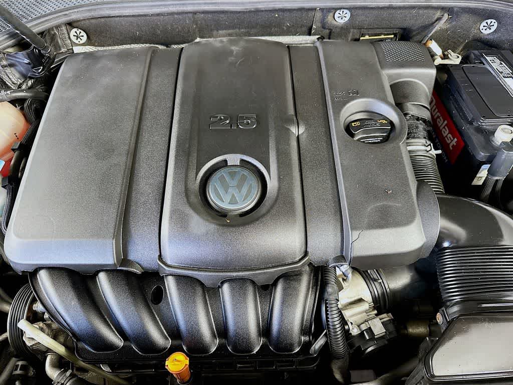 Thumbnail: 2013 Volkswagen Passat - 9