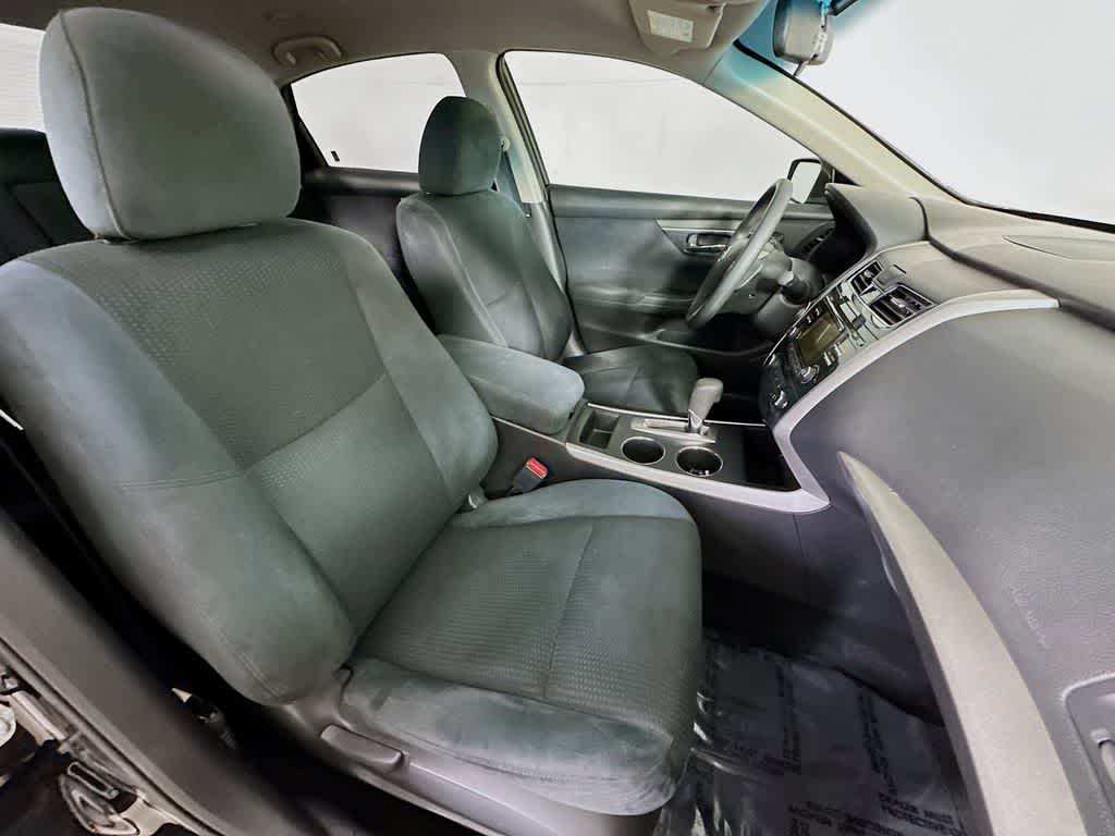 Thumbnail: 2015 Nissan Altima - 14