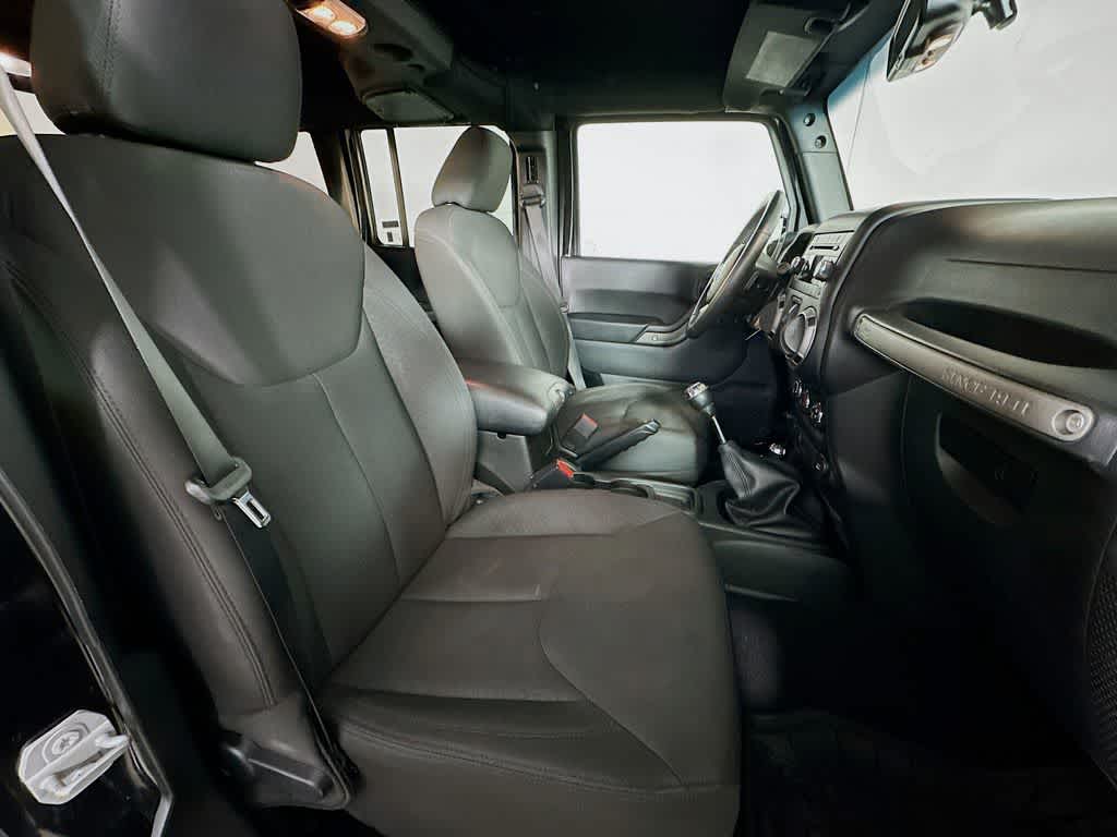 Thumbnail: 2016 Jeep Wrangler - 14