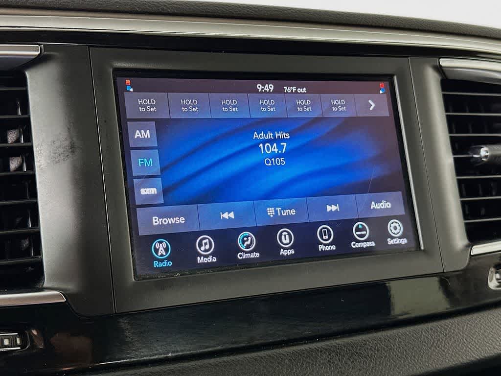 Thumbnail: 2021 Chrysler Voyager - 17