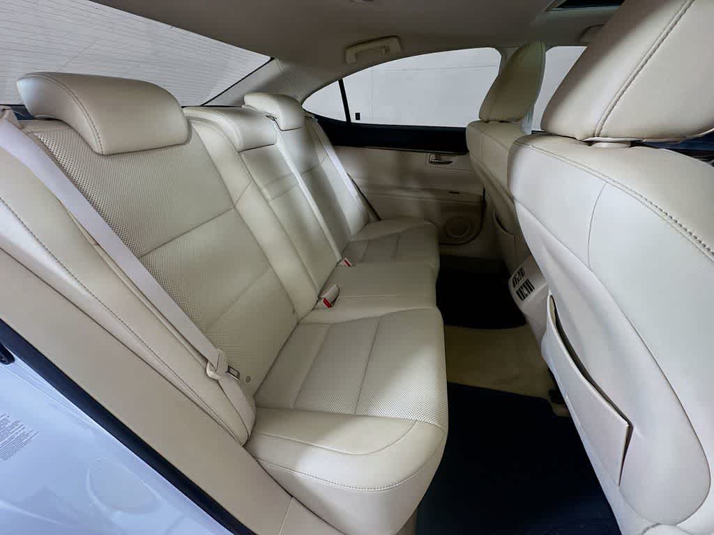 Thumbnail: 2015 Lexus ES - 31