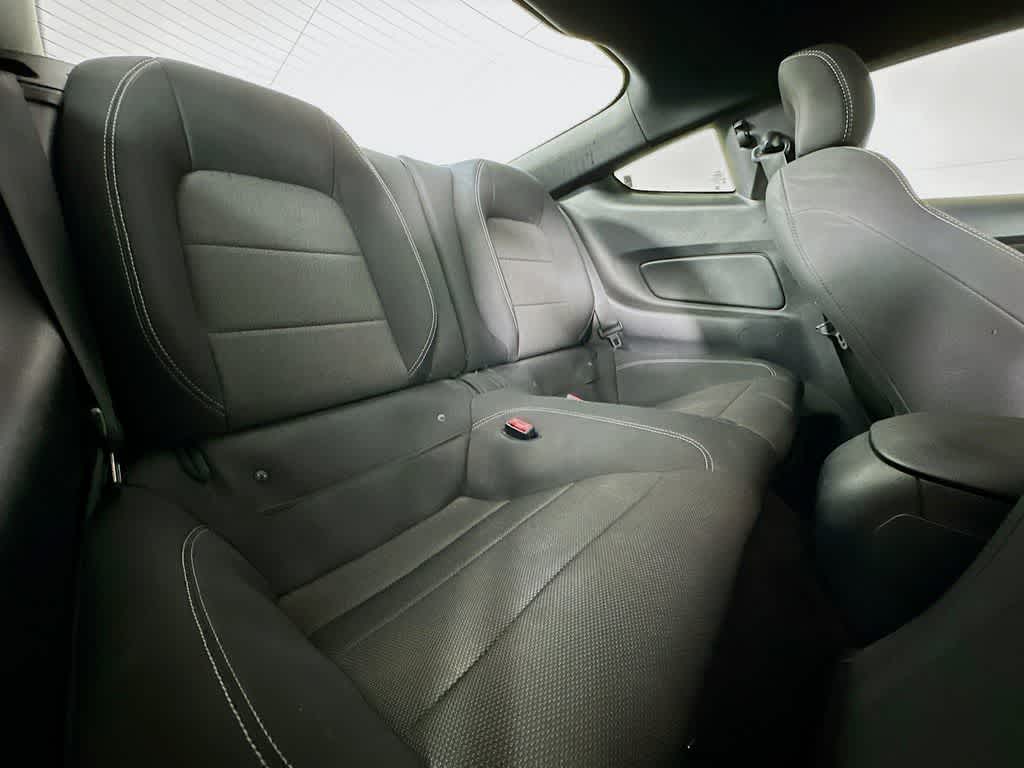 2016 Ford Mustang V6 28